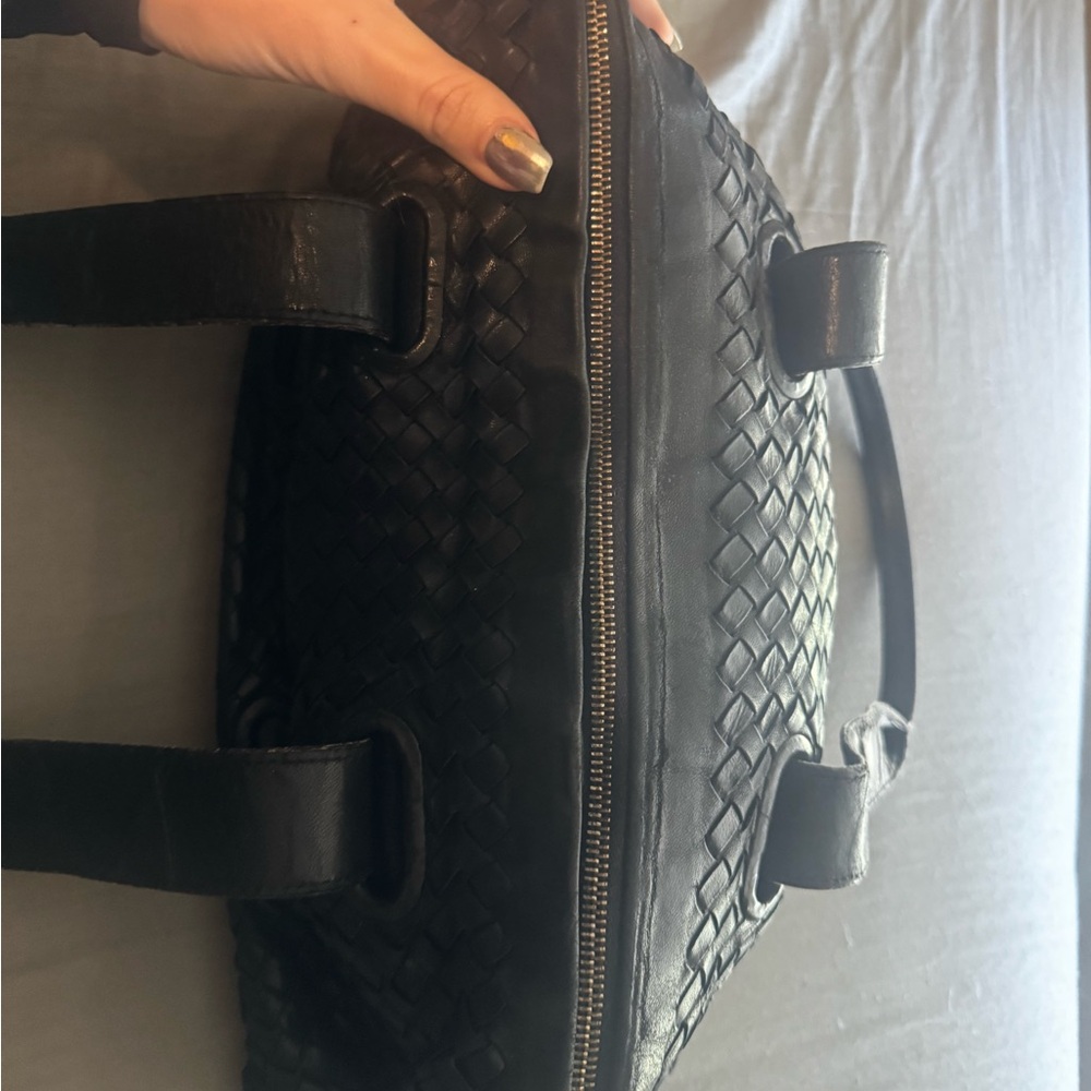Bottega Veneta Black Woven Shoulder Bag - Picture 11 of 15